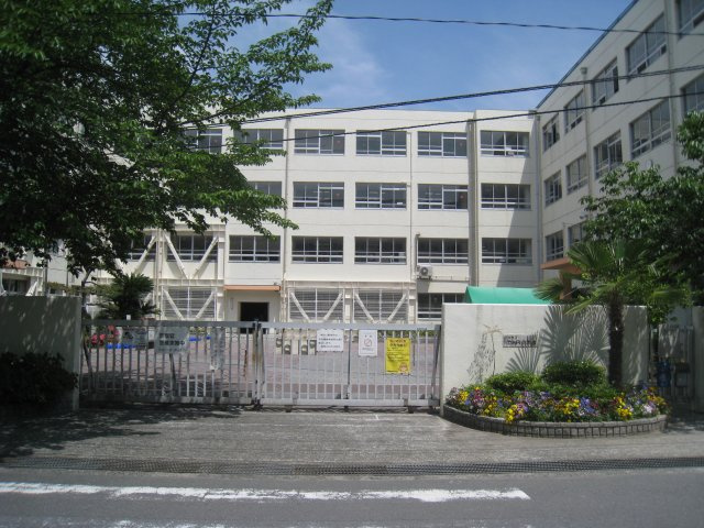 マイシティー高槻の周辺|竹の内小学校（徒歩約1分）