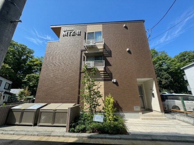 横浜市神奈川区三ツ沢上町のアパートの外観