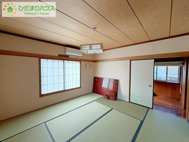 日立市西成沢町2丁目　中古戸建の和室|扉を閉じれば来客用のお部屋として。開いて広い空間を作れば、お子様の遊び部屋として使えます！