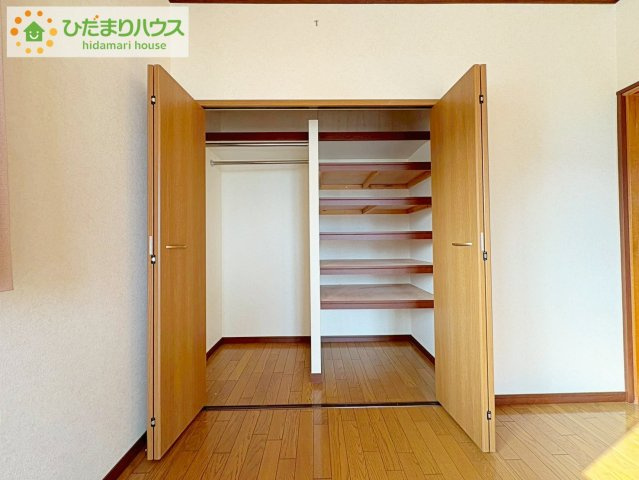 日立市西成沢町2丁目　中古戸建の収納|お洋服の多い女性に人気！収納力の高いクローゼット付☆彡