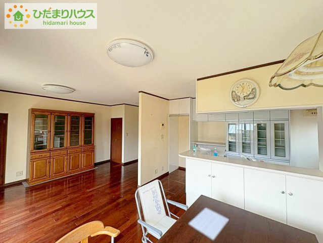 日立市西成沢町2丁目　中古戸建の居間・リビング|お子様が元気に遊べる広々としたリビングです。