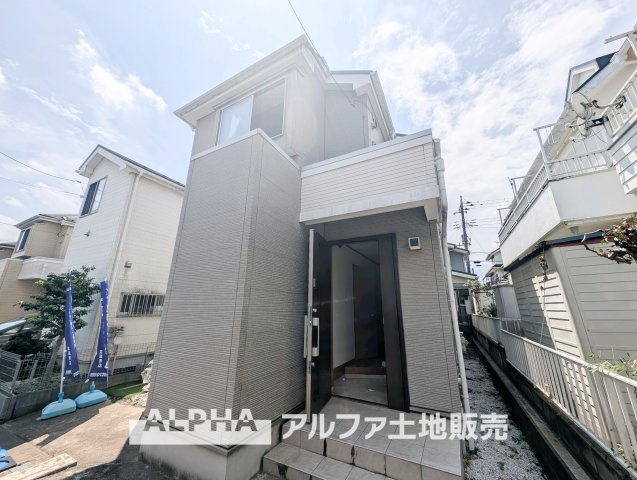 小平市学園東町の中古一戸建の外観|【Life Balance】◆整う暮らしの場所◆
日常とくつろぎの時間が自然に調和する住まい。過ごすほどに、暮らしの心地よさが広がっていく。