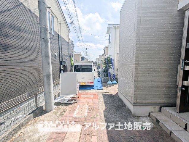 小平市学園東町の中古一戸建の駐車場|【Bicycle Space】
◆駐輪スペース◆自転車を複数台置けるスペースを確保。通勤・通学用はもちろん、お子様の自転車や趣味のバイク置場としても使いやすい住まいです。