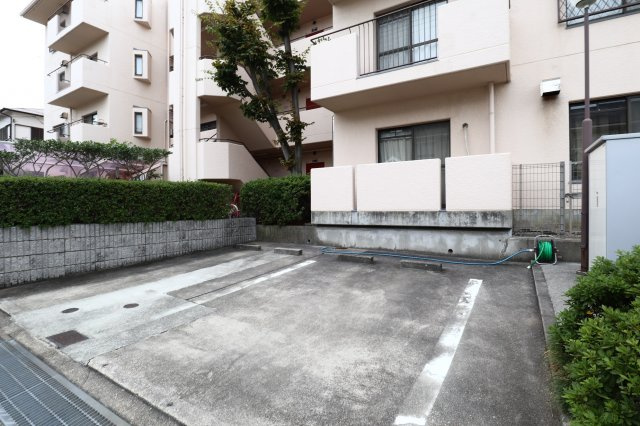 第二柏木ハイツの駐車場