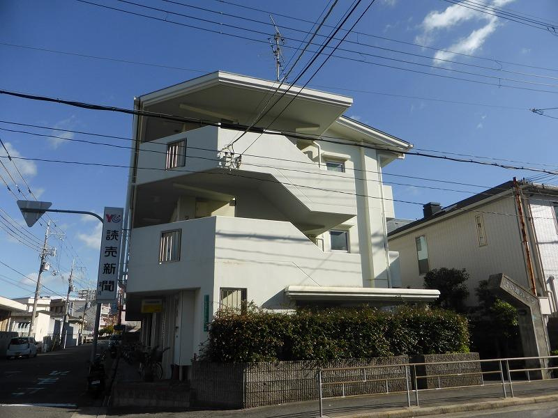 成小路ハイツの外観