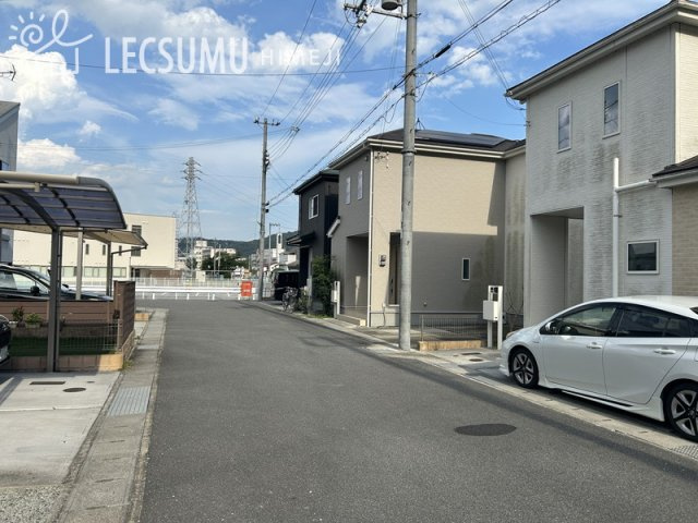 姫路市仁豊野/中古戸建の前面道路含む現地写真