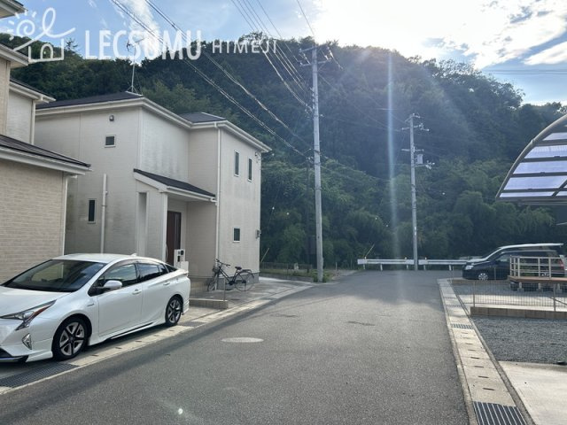姫路市仁豊野/中古戸建の前面道路含む現地写真
