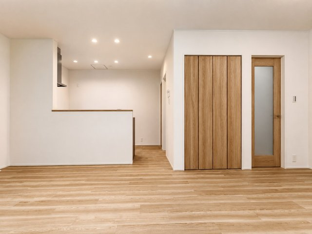 京都市西京区松室扇田町戸建の居間・リビング