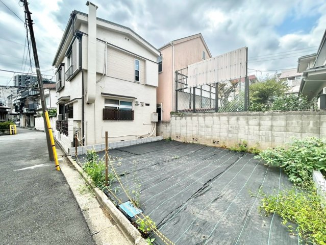豊島区高田1丁目　新築戸建の外観|2026.07.27撮影

現地ご見学希望・資料請求などお気軽にお問い合わせ下さい！
03-5990-5201