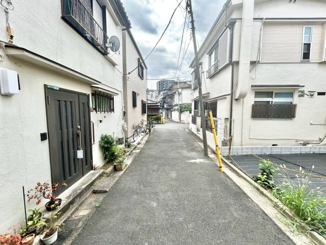 豊島区高田1丁目　新築戸建の前面道路含む現地写真|2026.07.27撮影

現地ご見学希望・資料請求などお気軽にお問い合わせ下さい！
03-5990-5201