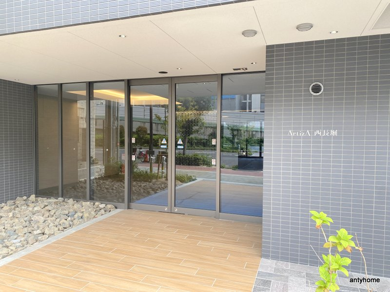 アルティザ西長堀　仲介手数料無料のエントランス