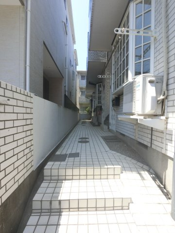 ローズアパートＱ６５番館のエントランス