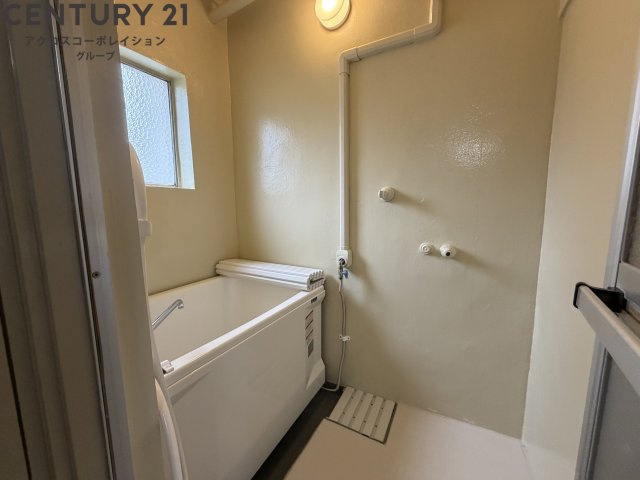 浴室内に窓があり換気楽々♪