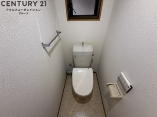 温水洗浄便座付きのトイレです♪