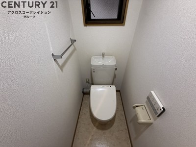 温水洗浄便座付きのトイレです♪