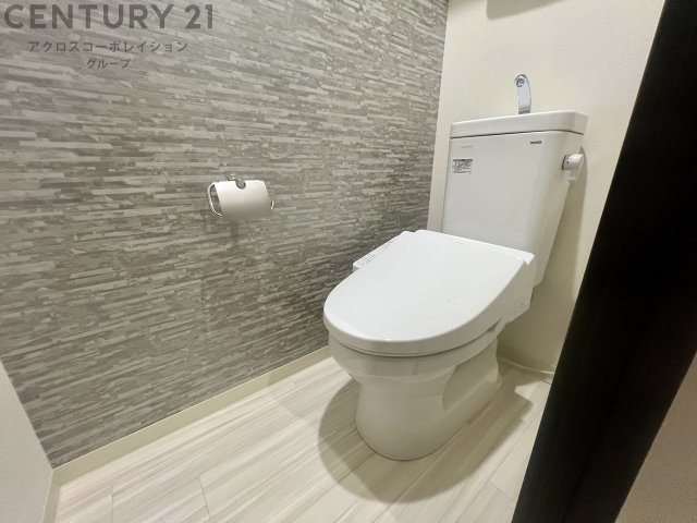 温水洗浄便座付きのトイレです♪
