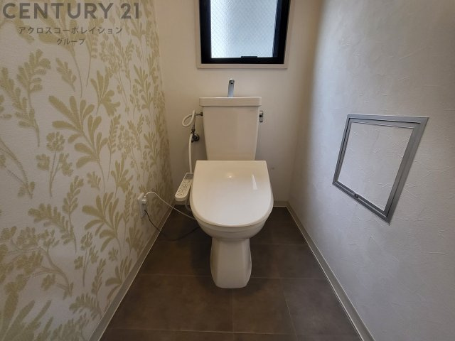 温水洗浄便座付きのトイレです♪