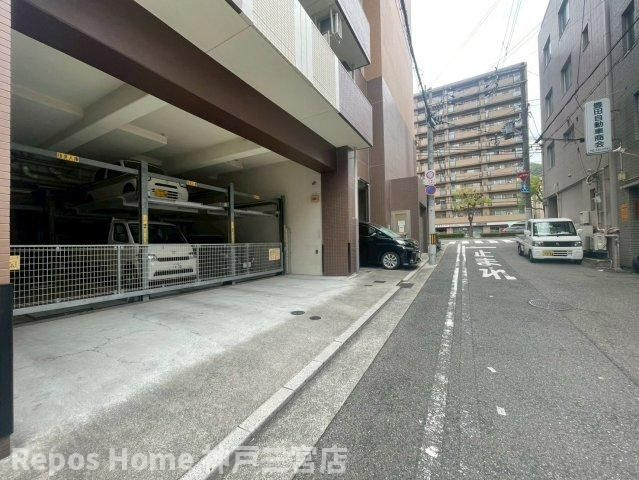 KDXレジデンス三宮の駐車場