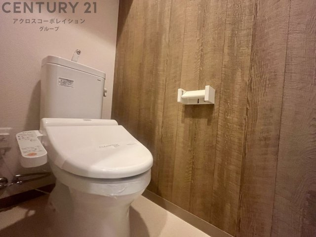 温水洗浄便座付きのトイレです♪