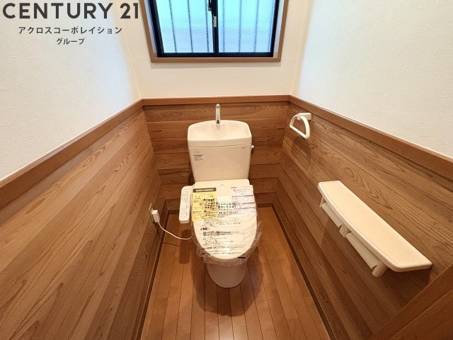 小窓あり！綺麗なトイレです！