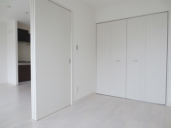 SKY RESIDENCE 1の洋室