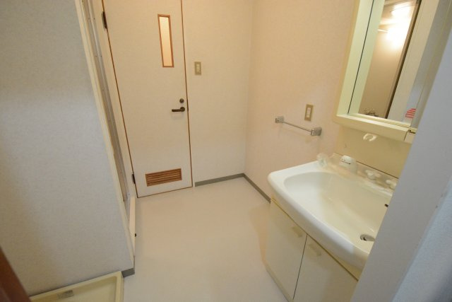 独立洗面化粧台付きでおすすめです！