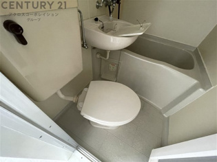浴室内にトイレがあります♪