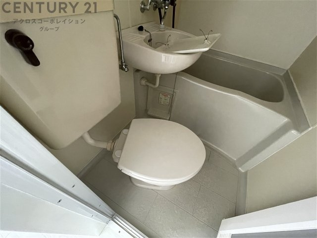 浴室内にトイレがあります♪