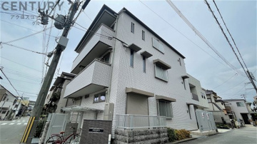 オートロックで外部の人間が簡単に出入りできないため安心です