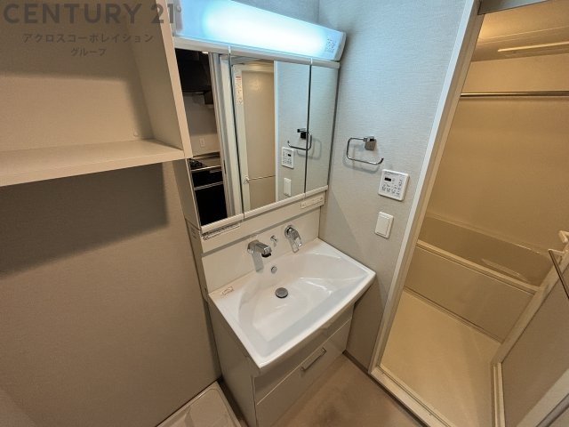 洗面所内に洗濯機置場あり♪