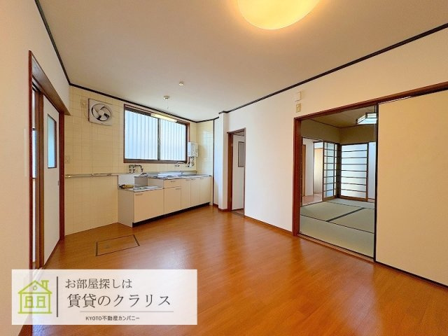太秦安井藤ノ木町レトロ貸家の居間・リビング