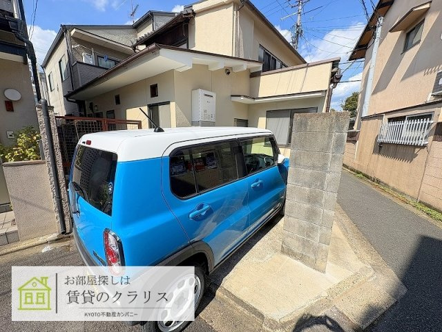 太秦安井藤ノ木町レトロ貸家の駐車場