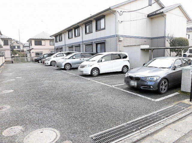 ジュネス宮沢Bの駐車場