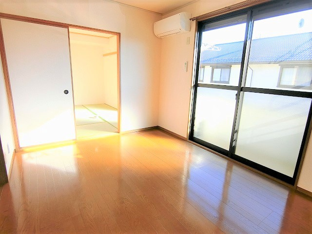 ジュネス宮沢Bの寝室|写真は同建物の別部屋を参考に掲載しております。
