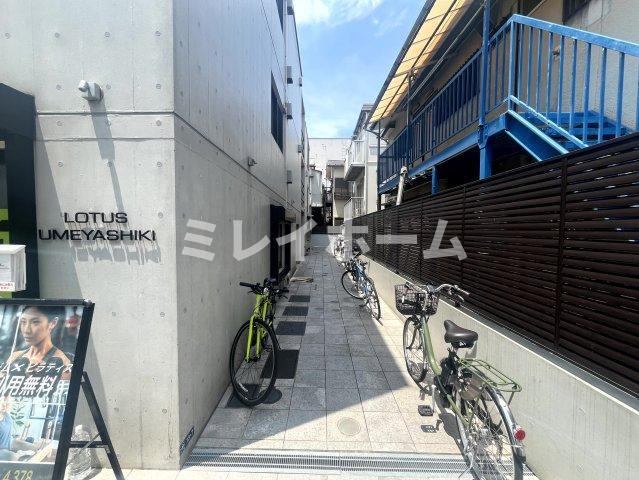 LOTUS梅屋敷のエントランス