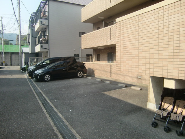 ケイズ本山の駐車場