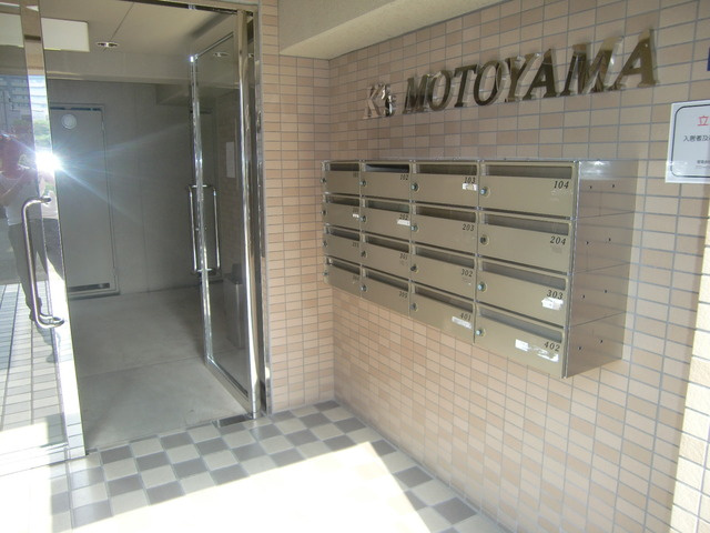 ケイズ本山のエントランス