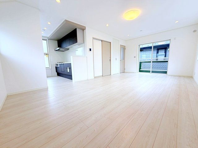 茅ヶ崎市松浪二丁目戸建の居間・リビング