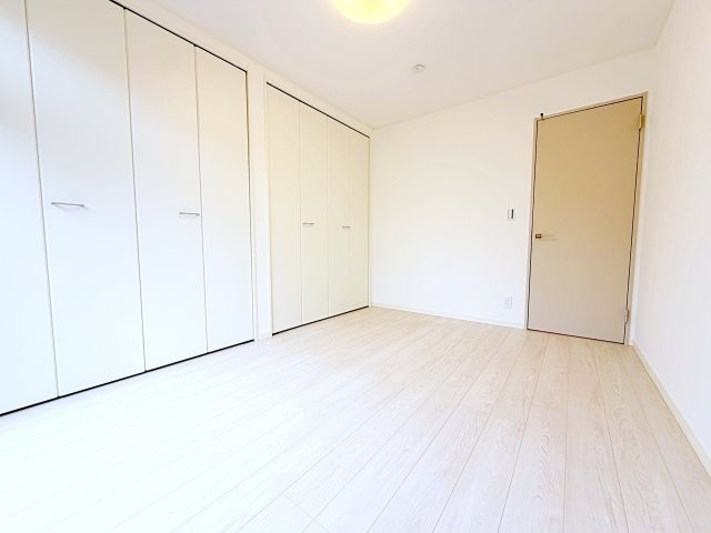 茅ヶ崎市松浪二丁目戸建の洋室