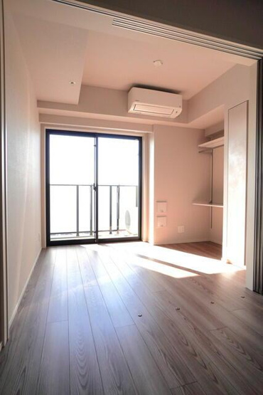 【居間・リビング】 | ※写真は同タイプ住戸です。