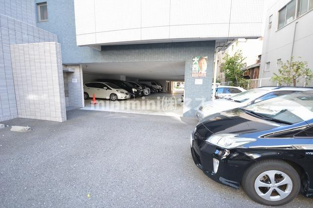 グランドゥール敷津の駐車場