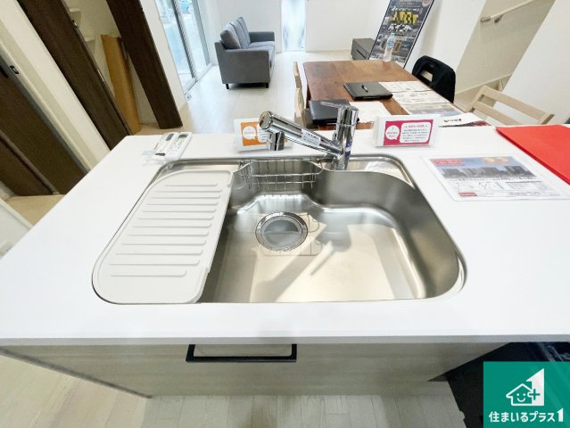 加古川市平岡町二俣　新築一戸建ての設備|蛇口の先端に浄水器を内蔵しています！原水と浄水、お湯と冷水、シャワーの切替えがワンタッチなので用途によって使い分けられます。