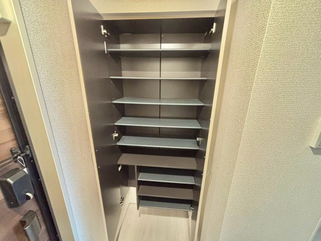 レジデンス尾上町の玄関