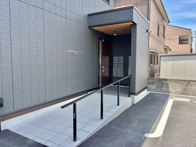 レジデンス尾上町のエントランス