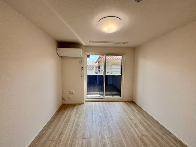 レジデンス尾上町の洋室