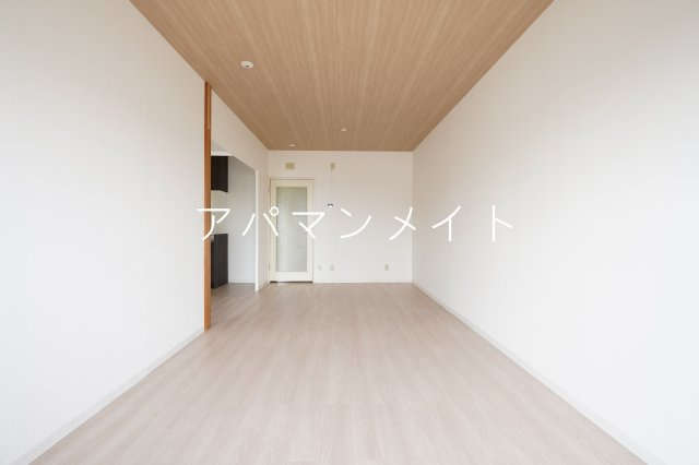 【居間・リビング】 | エスポワールいずみ野 | こちらの居間で趣味の時間をお楽しみください