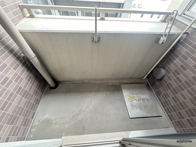 レジディア江戸堀　仲介手数料無料のバルコニー