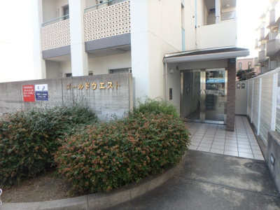 【エントランス】 | ゴールドウエスト | 落ち着いたエントランスです