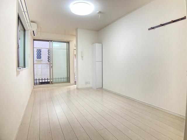 パインヒル市川の居間・リビング