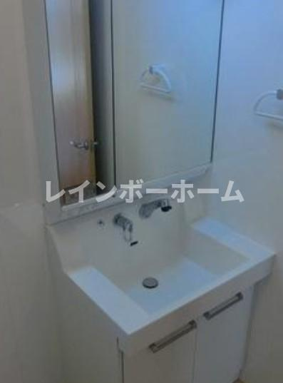 コリーヌ　B棟仲介手数料（賃料の1.10ヵ月）の50％OFF対象物件！の洗面所|コンパクトで使いやすい洗面所